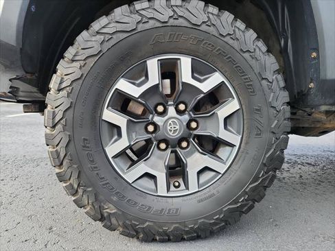 Certified 2016 Toyota Tacoma TRD Off-Road w/ Towing Package AWD/4WD image 24