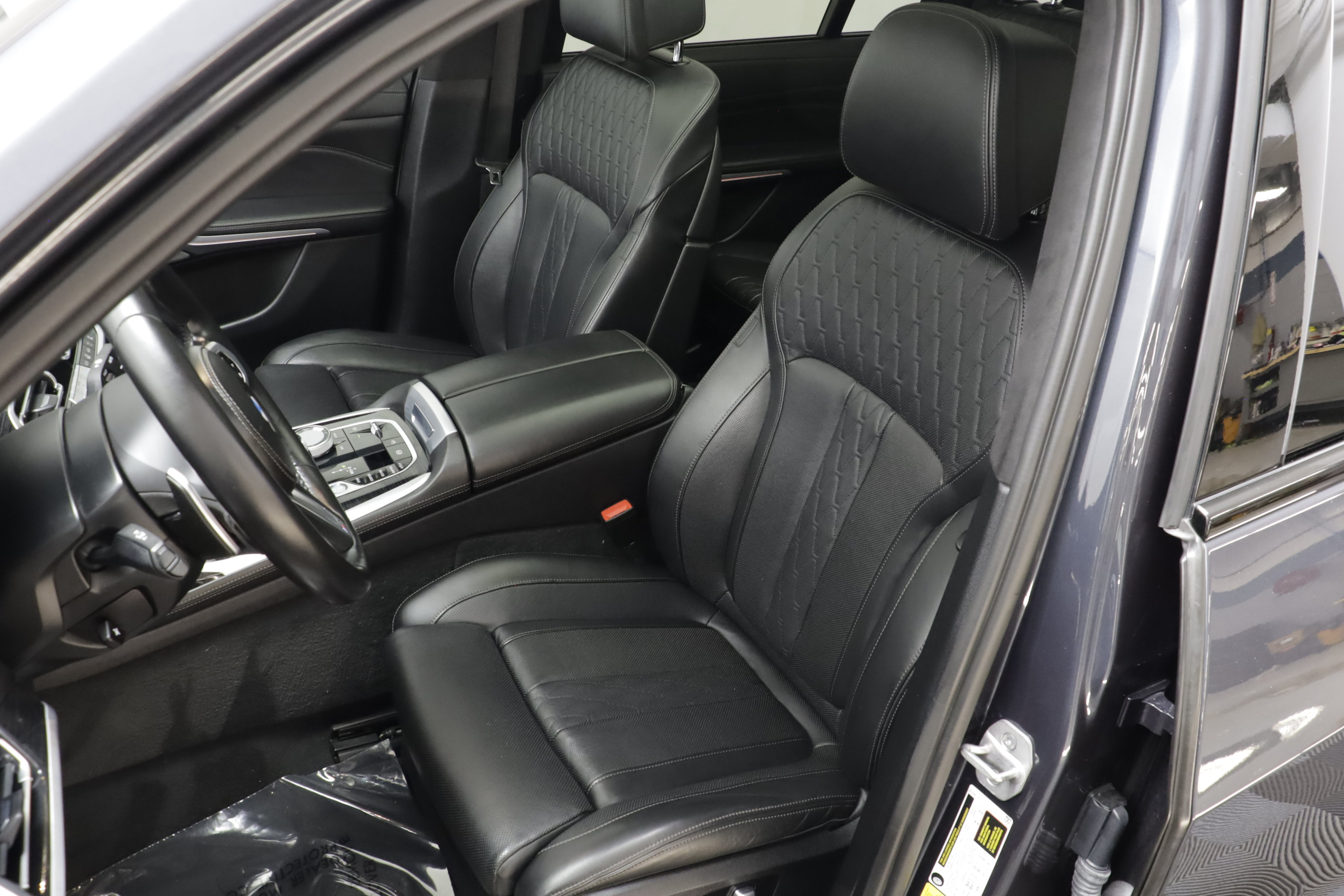 Used 2022 BMW X7 xDrive40i w/ M Sport Package AWD/4WD image 17