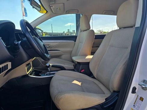 Used 2017 Mitsubishi Outlander SE FWD image 10