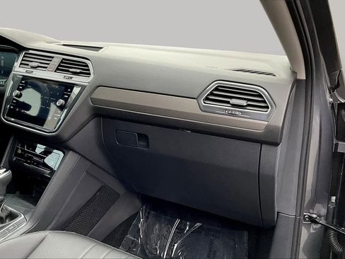 Used 2024 Volkswagen Tiguan SE FWD image 19