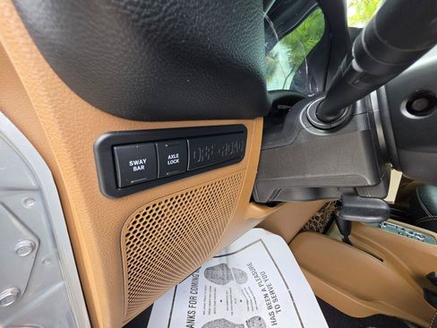 Used 2017 Jeep Wrangler Unlimited Rubicon w/ Connectivity Group AWD/4WD image 11