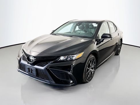 Used 2024 Toyota Camry SE FWD image 4