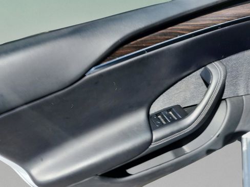 Used 2022 Tesla Model S image 15