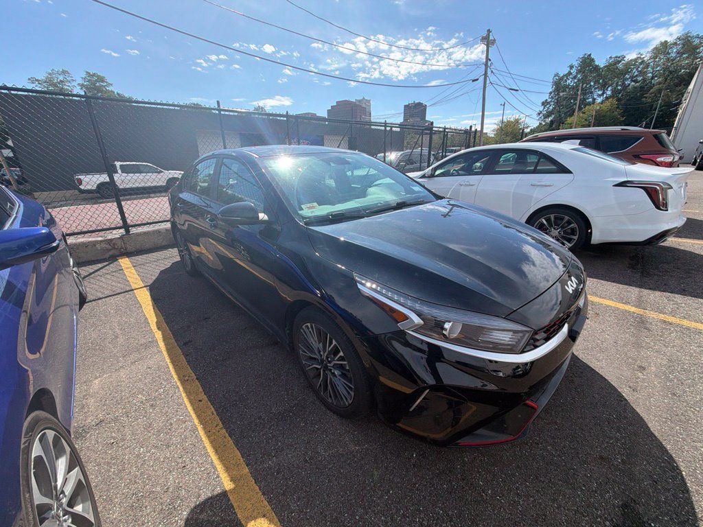 Used 2023 Kia Forte GT-Line w/ GT-Line Premium Package FWD image 5