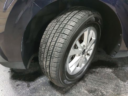 Used 2023 Kia Carnival LX FWD image 32