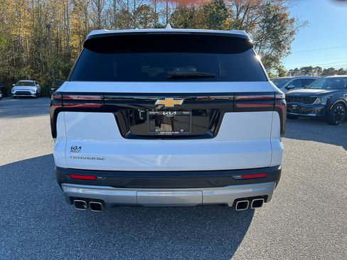 Used 2025 Chevrolet Traverse LT image 4