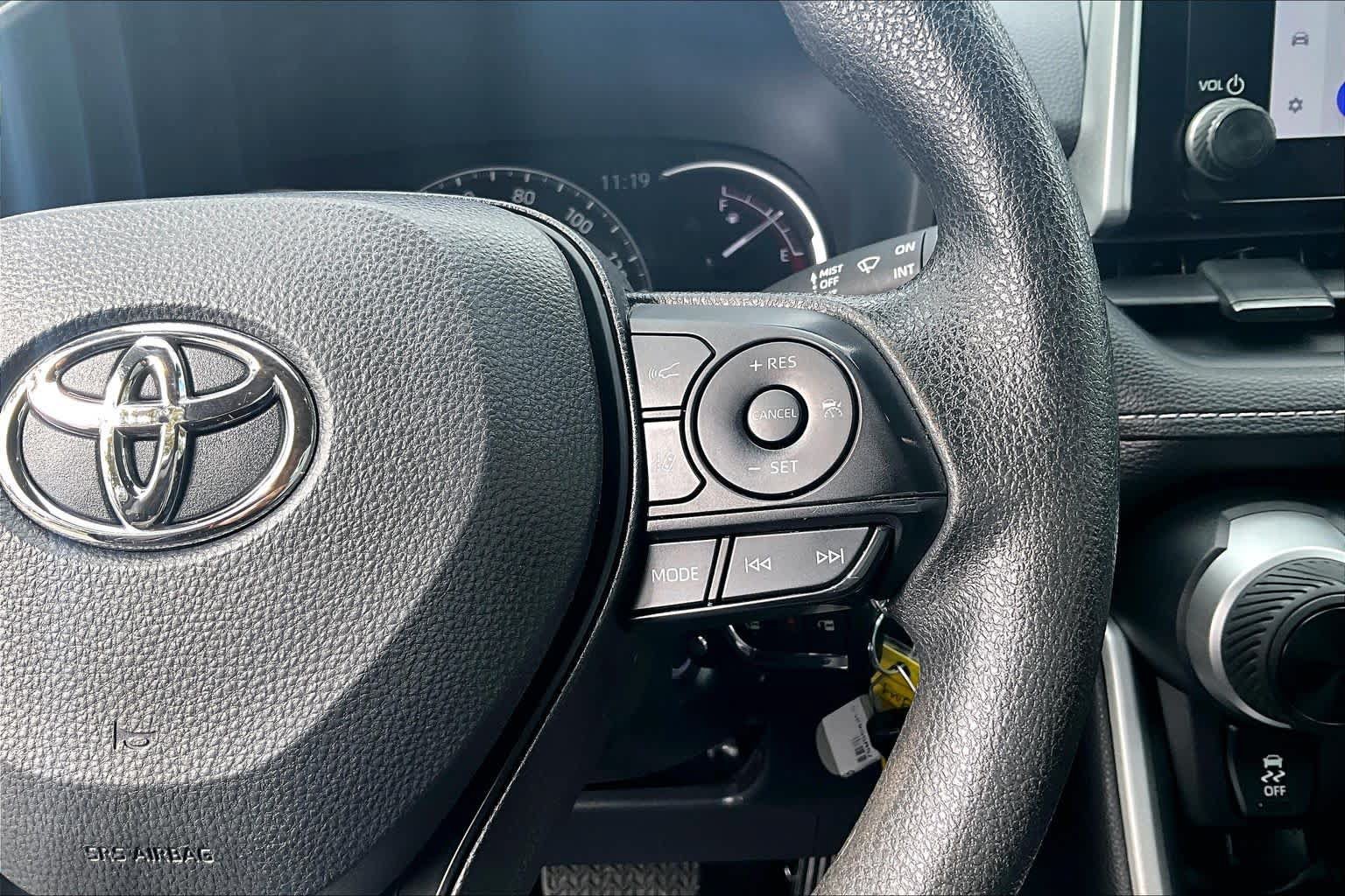 Used 2025 Toyota RAV4 LE AWD/4WD image 24