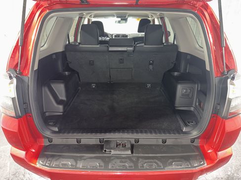 Used 2024 Toyota 4Runner SR5 AWD/4WD image 31