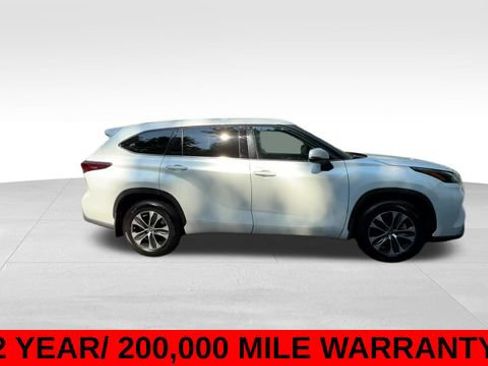 Used 2022 Toyota Highlander XLE AWD/4WD image 9