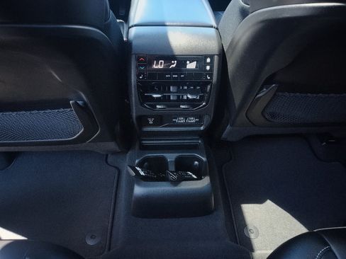 Used 2023 Jeep Grand Cherokee L Limited w/ Luxury Tech Group II AWD/4WD image 13