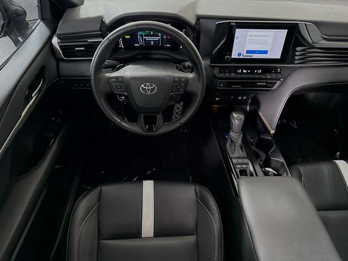 Used 2025 Toyota Camry SE w/ Convenience Package FWD image 17