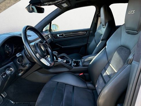 Used 2021 Porsche Cayenne GTS w/ Premium Package image 10