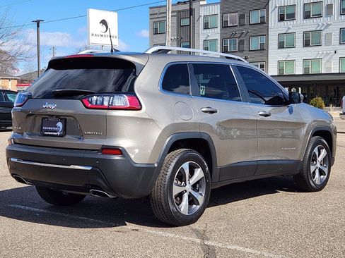 Used 2019 Jeep Cherokee Limited image 10