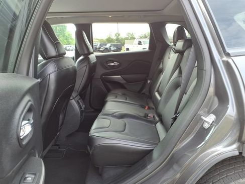Certified 2022 Jeep Cherokee Latitude Lux w/ Sun & Sound Group AWD/4WD image 30