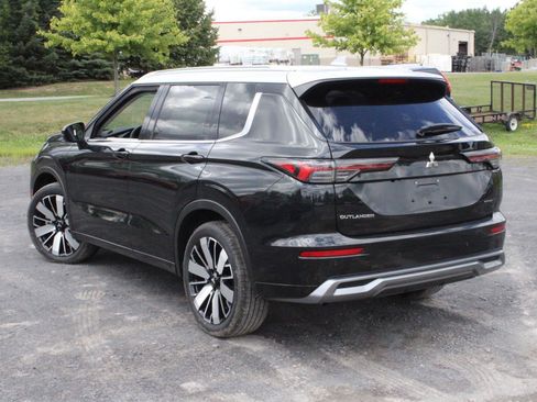 New 2025 Mitsubishi Outlander AWD image 7