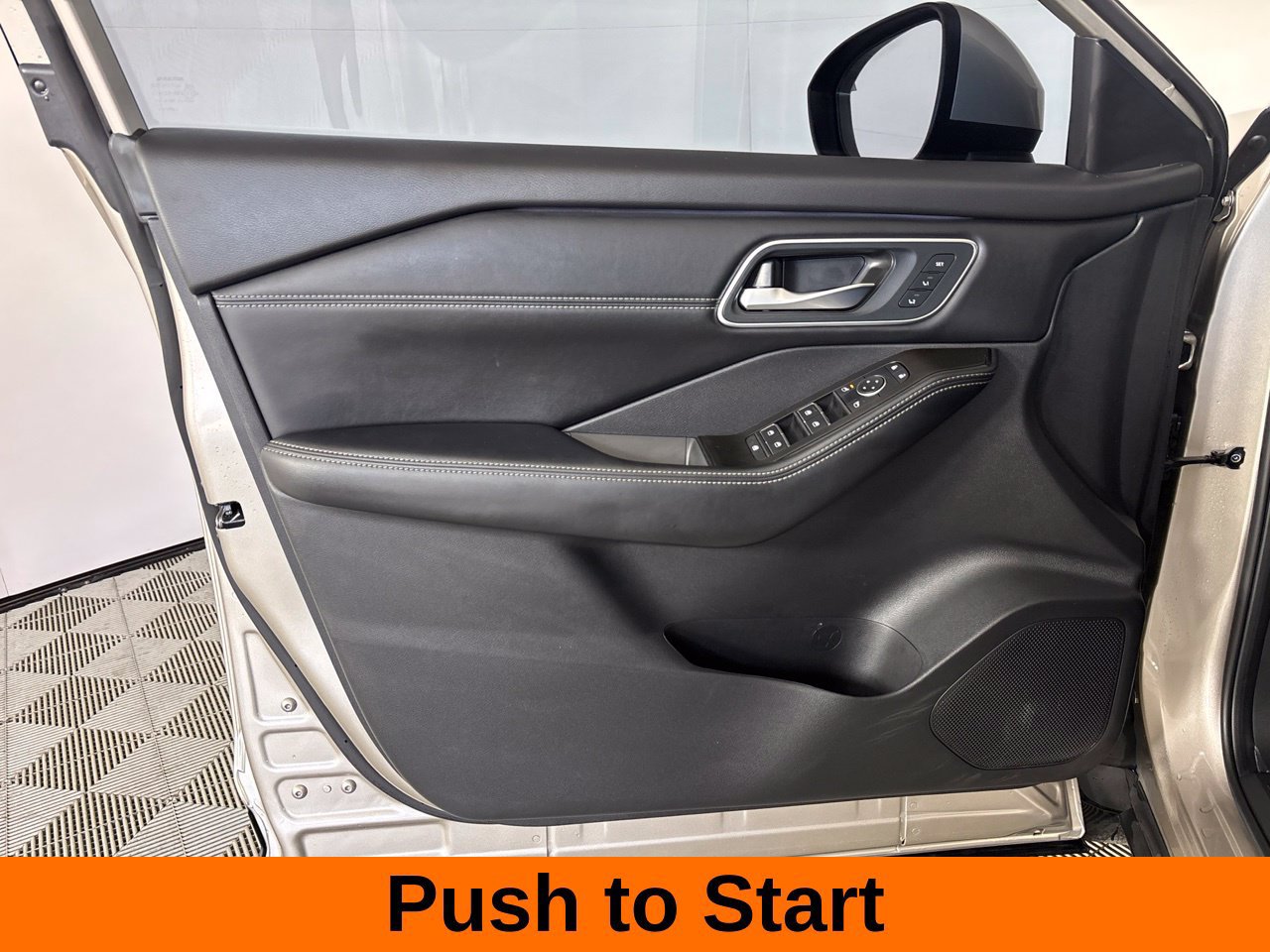 Used 2025 Nissan Rogue Platinum w/ Platinum Premium Package AWD/4WD image 10