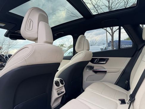 Used 2023 Mercedes-Benz GLC 300 4MATIC image 26