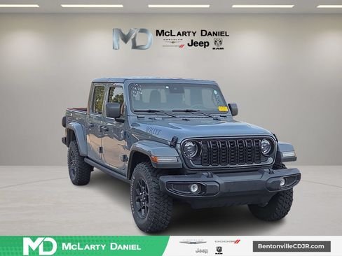 Used 2025 Jeep Gladiator Sport AWD/4WD image 1