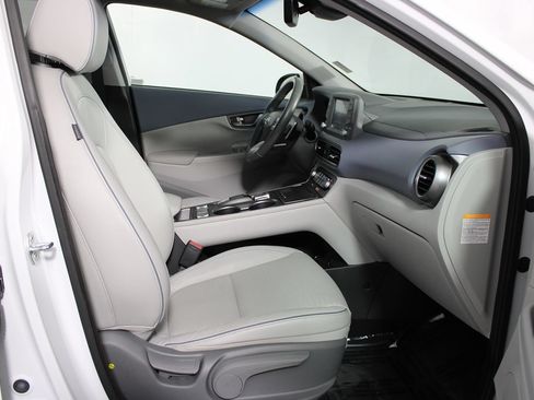 Used 2021 Hyundai Kona Limited w/ Cargo Package FWD image 11