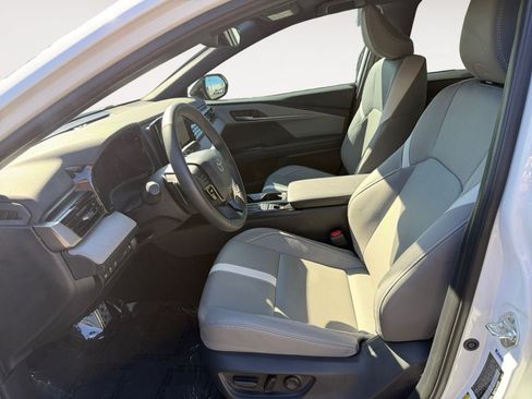 Used 2026 Toyota Camry SE w/ Convenience Package FWD image 6