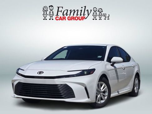 Used 2025 Toyota Camry LE FWD image 1