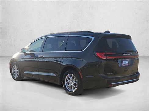 Used 2022 Chrysler Pacifica Touring-L image 8