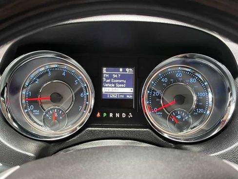 Used 2015 Chrysler Town & Country Limited Platinum FWD image 8