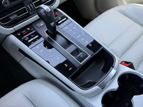 Certified 2023 Porsche Macan Turbo AWD/4WD image 22