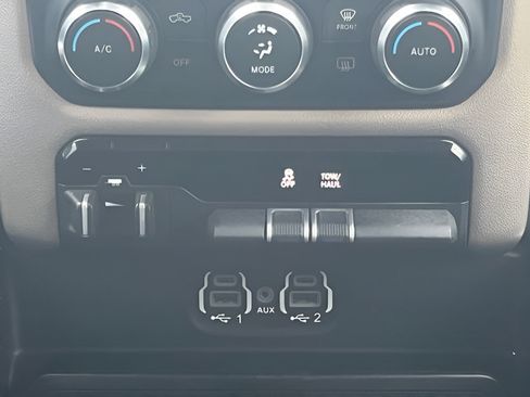 Used 2022 RAM 1500 Laramie AWD/4WD image 27