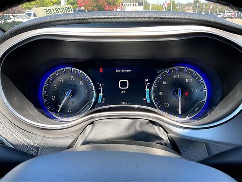 Used 2021 Chrysler Pacifica Limited AWD/4WD image 25