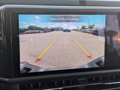 Used 2025 Jeep Gladiator Sport AWD/4WD image 16