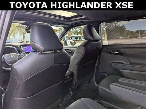 Used 2023 Toyota Highlander XSE image 21