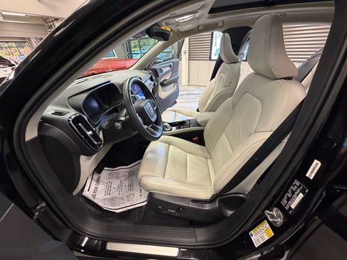 Used 2023 Volvo XC40 B5 Plus w/ Driver Assist Package AWD/4WD image 59