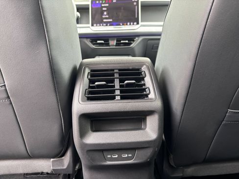 Used 2026 Volkswagen Tiguan SE AWD/4WD image 19