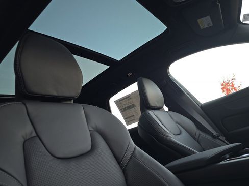 New 2026 Volvo XC60 B5 Ultra w/ Protection Package Premier image 16