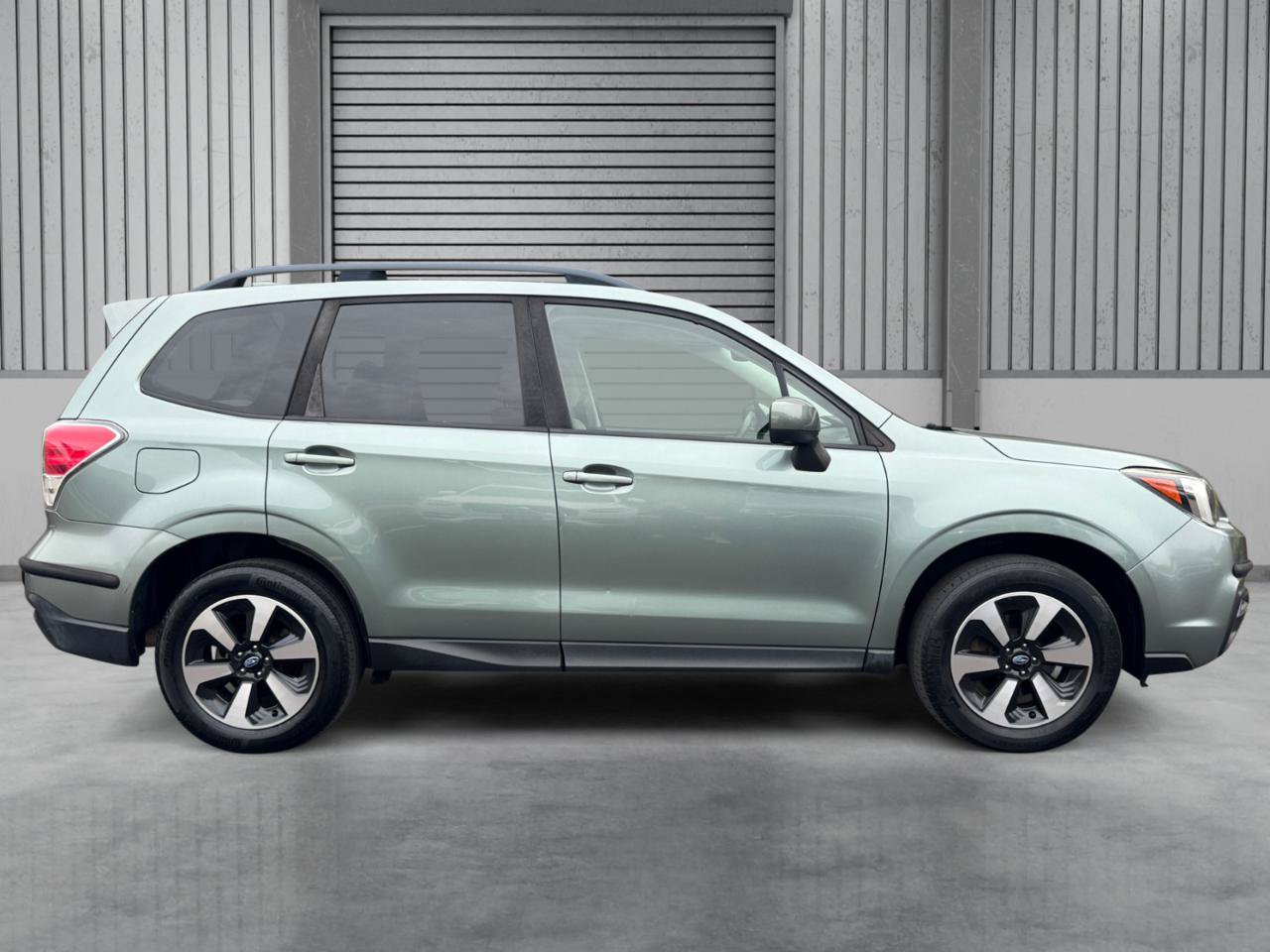 Used 2017 Subaru Forester 2.5i Premium w/ All-Weather Package AWD/4WD image 31