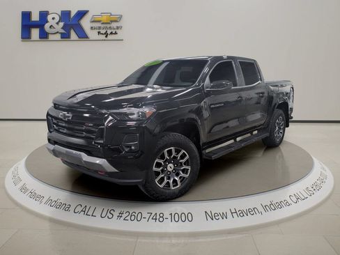 Used 2024 Chevrolet Colorado Z71 w/ Z71 Convenience Package 2 AWD/4WD image 3