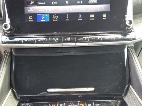 Used 2023 Jeep Wagoneer Series II AWD/4WD image 16