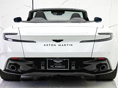 Used 2024 Aston Martin DB12 Convertible RWD image 9