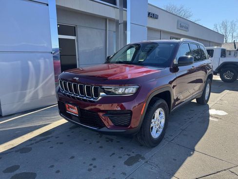 Used 2023 Jeep Grand Cherokee Laredo w/ Luxury Tech Group I image 2