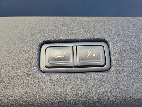 Used 2022 Kia Carnival SX Prestige image 9