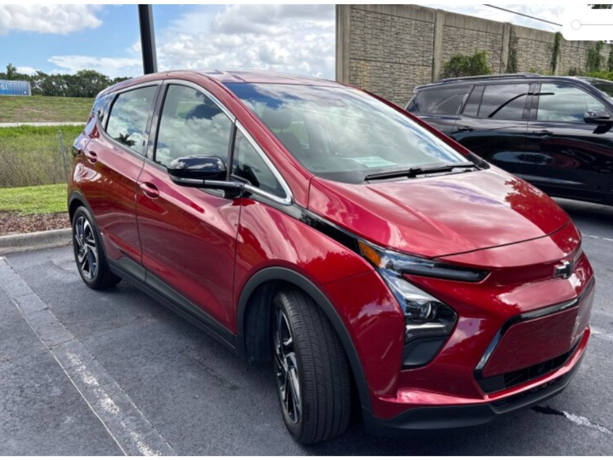 Used 2023 Chevrolet Bolt LT FWD image 2