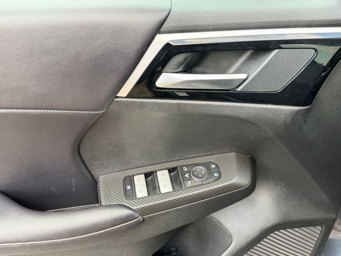Used 2024 Mitsubishi Outlander SE Black Edition FWD image 21