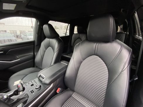 Certified 2025 Toyota Highlander XSE image 22