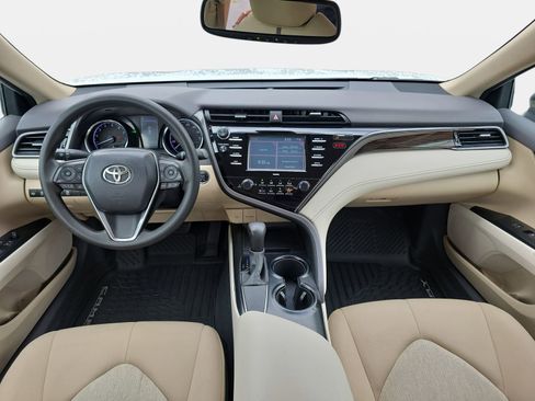 Used 2020 Toyota Camry LE w/ Convenience Package FWD image 9