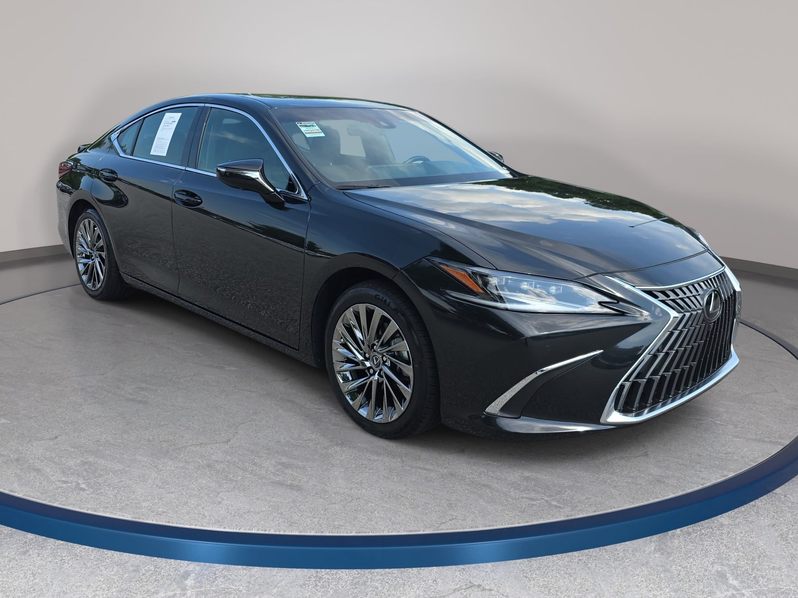 Used 2025 Lexus ES 300h Ultra Luxury w/ Accessory Package (Z2) FWD image 3