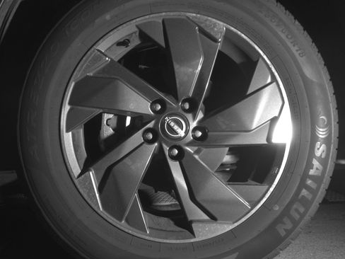 Used 2025 Nissan Rogue SV FWD image 12