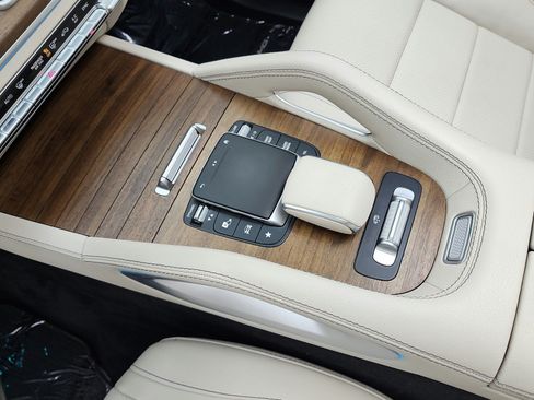 Certified 2022 Mercedes-Benz GLS 450 4MATIC image 11
