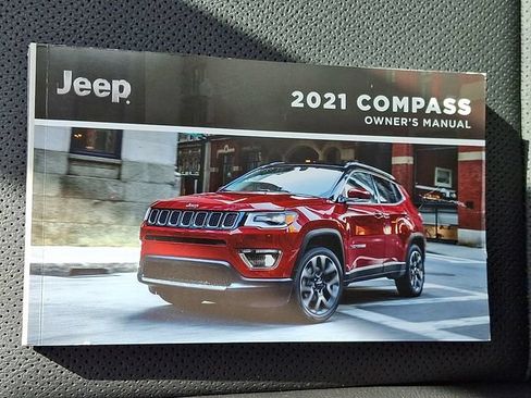 Used 2021 Jeep Compass Limited w/ Sun and Sound Group AWD/4WD image 30