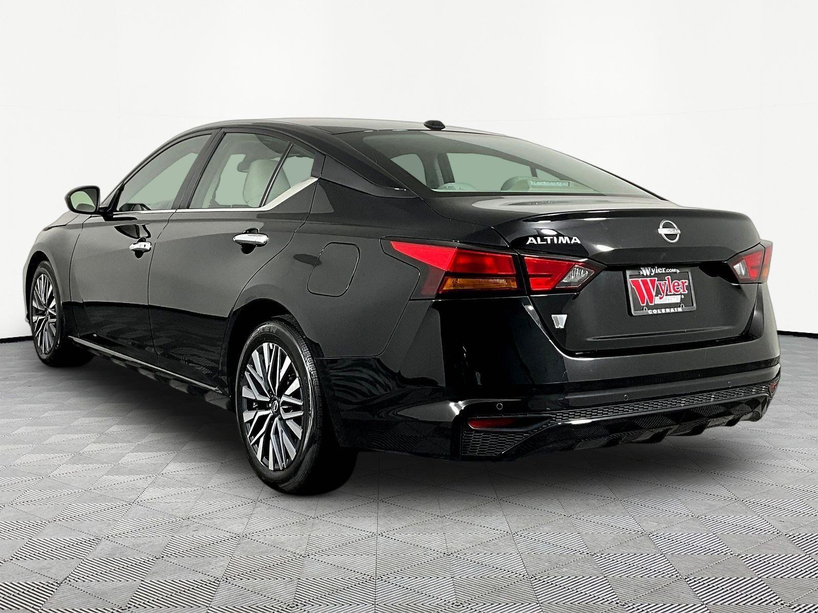 Certified 2025 Nissan Altima 2.5 SV FWD image 4